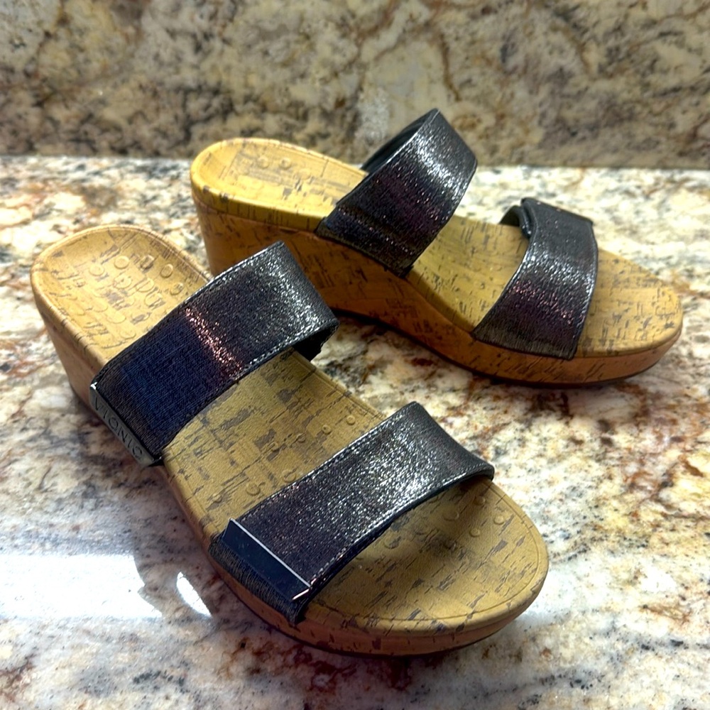 Vionic Pepper Foil Dark Silver Adjustable Wedge Sandals - Size 9 - Never Worn